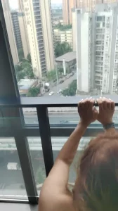 与成都女老板在酒店落地窗后入