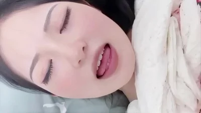 调教广告学院大三校花 高潮的表情太骚了叫声可射